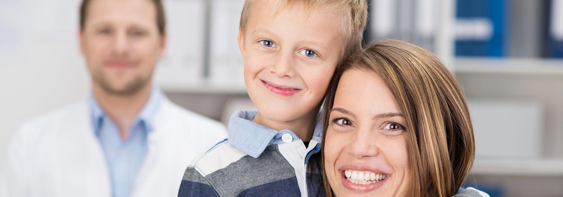 Mère + enfant avec professionnel Mère + enfant avec professionnel